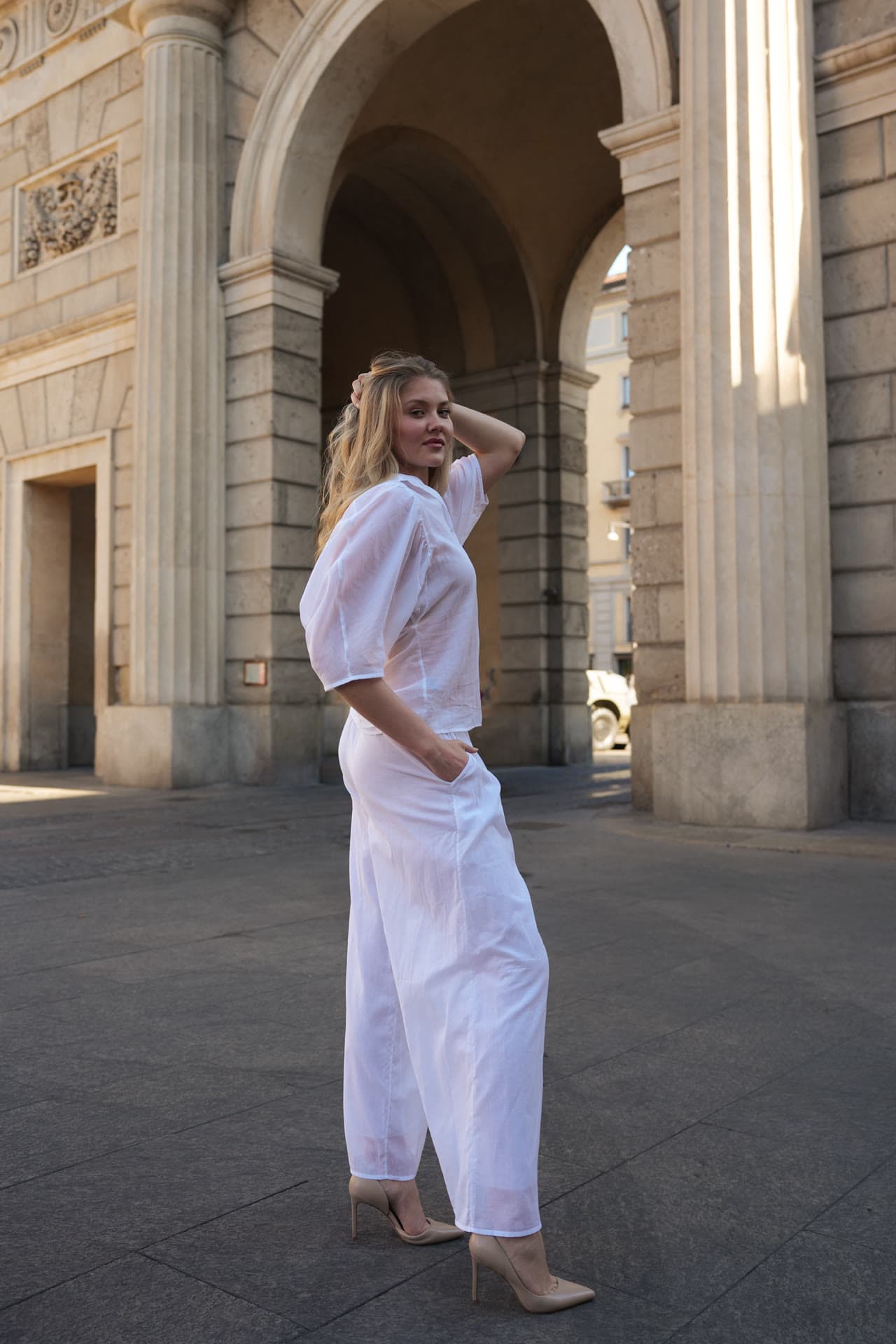 Atelier èmi — white linen, profile