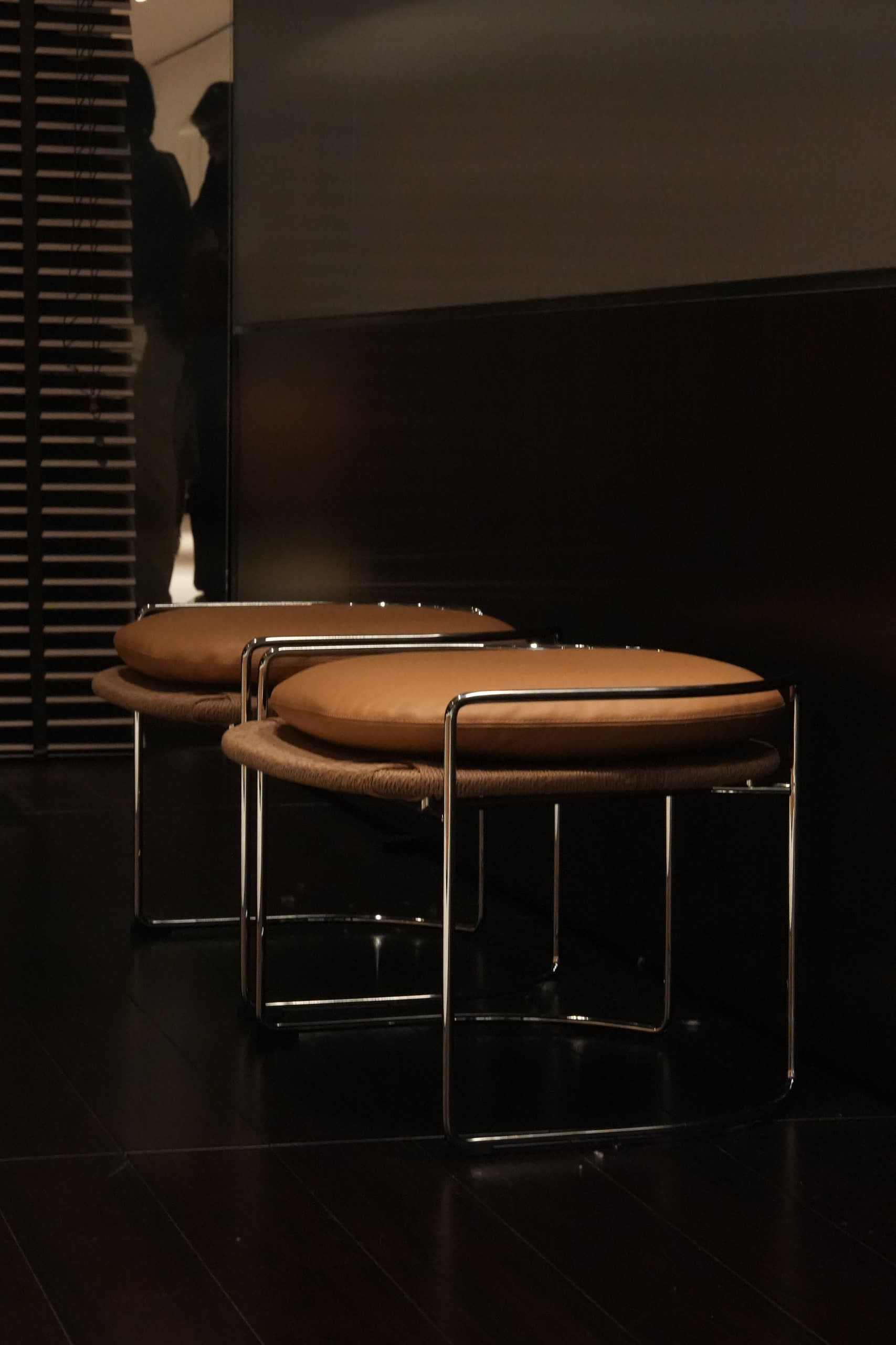 Sveka Design — curved sofa, showroom overview